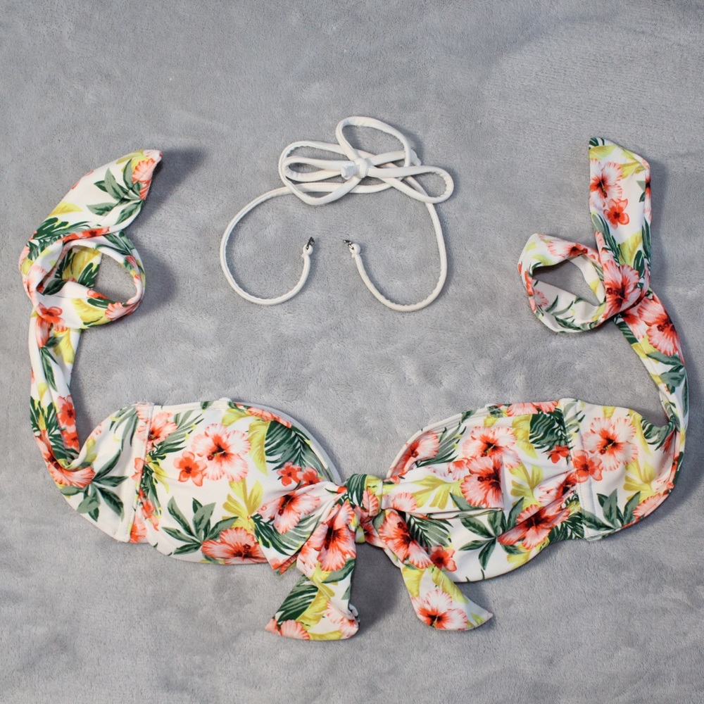 Hollister | Floral Bikini Top Size M - Picture 3 of 5